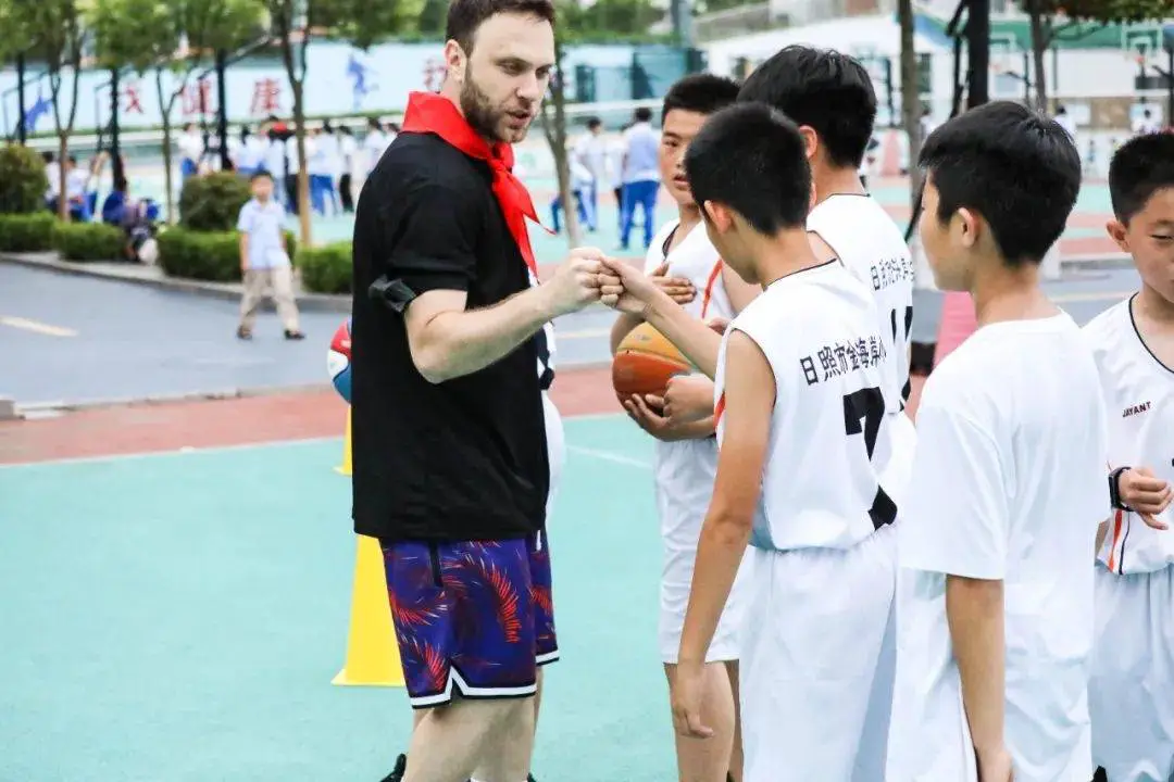 哪里可以找到适合青少年的篮球训练策略_0